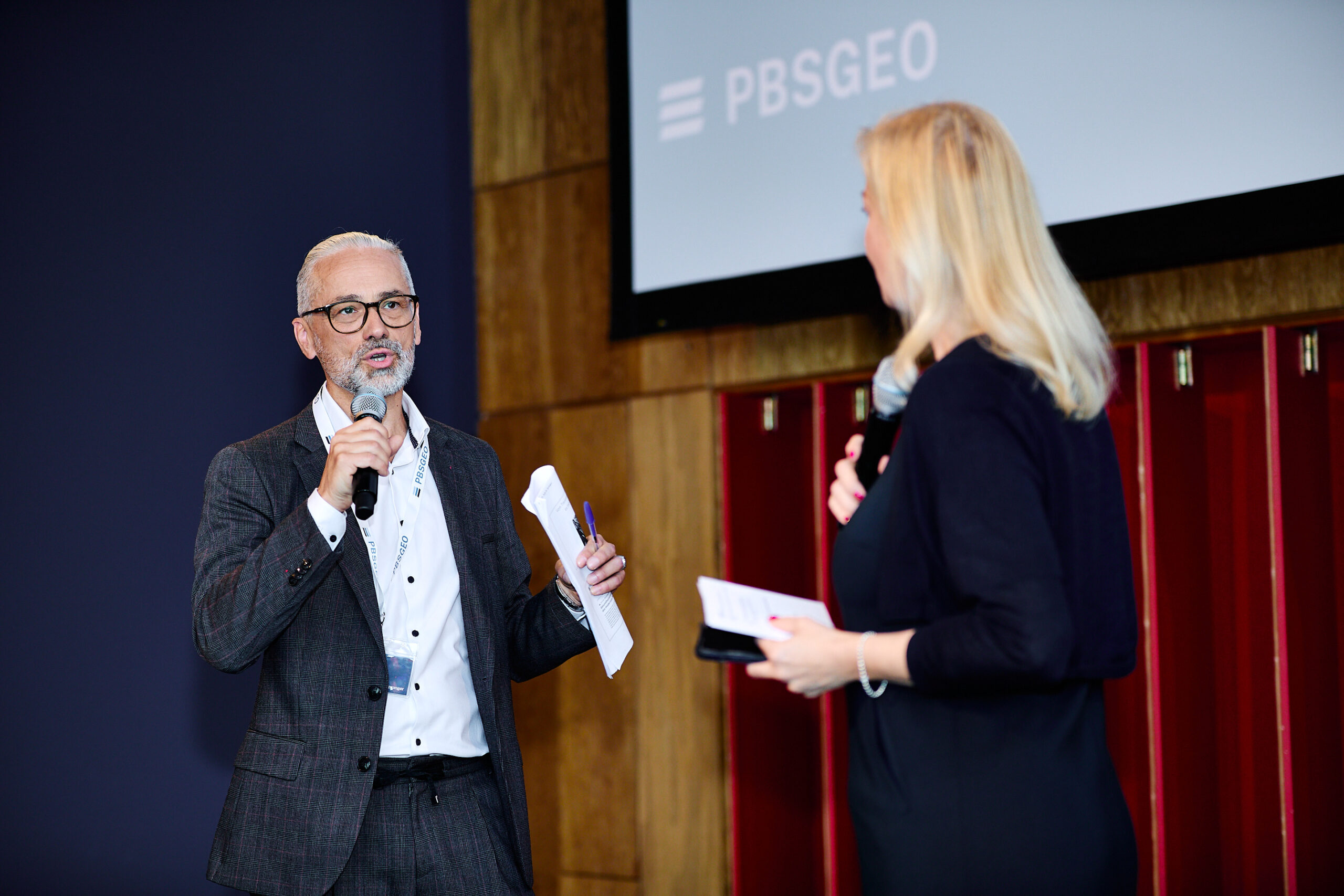 Eventfotografie Symposium Dialog Referent und Moderatiorn