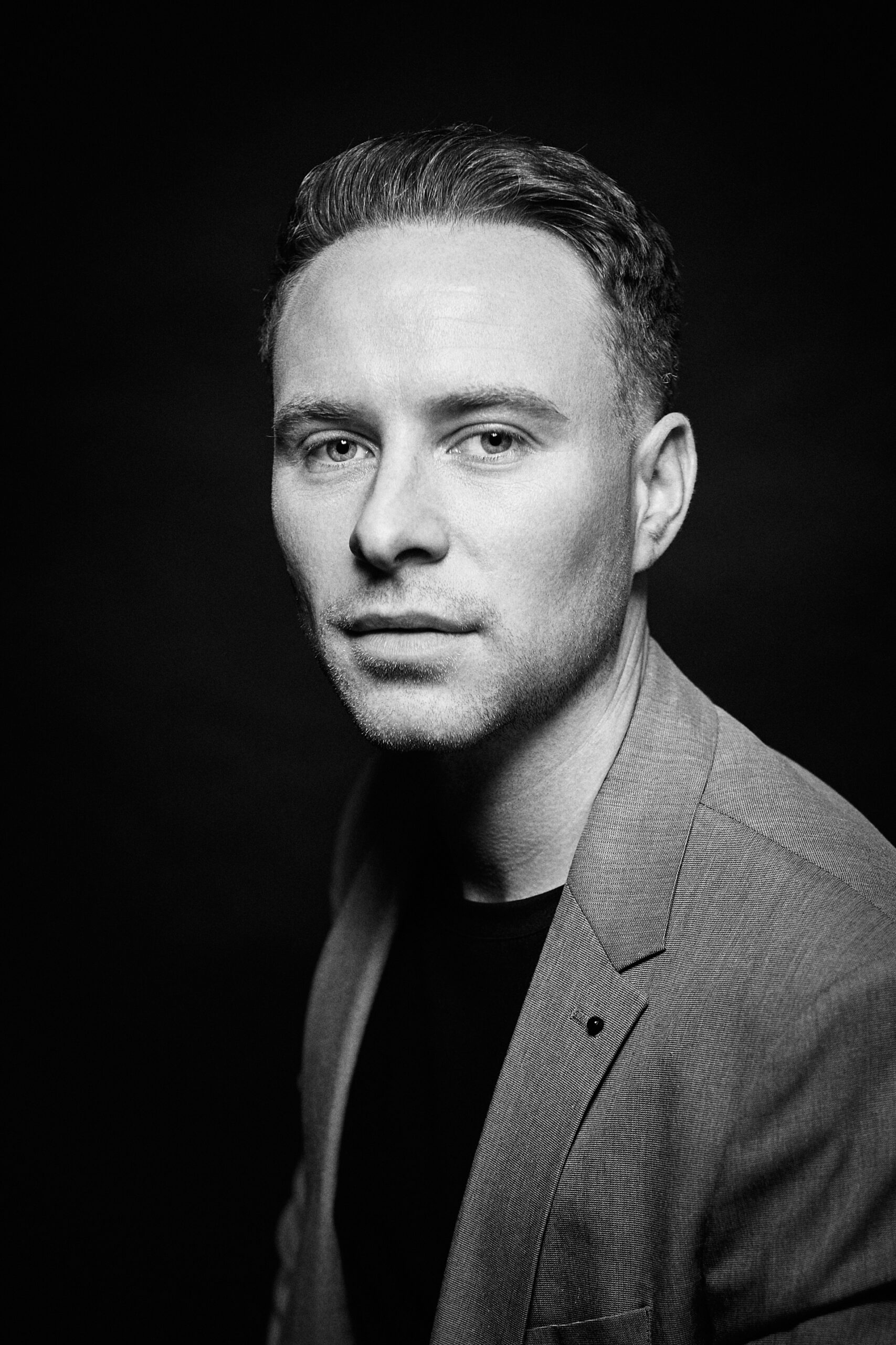 Nahaufnahme Business Portrait Mann in Schwarz-Weiß