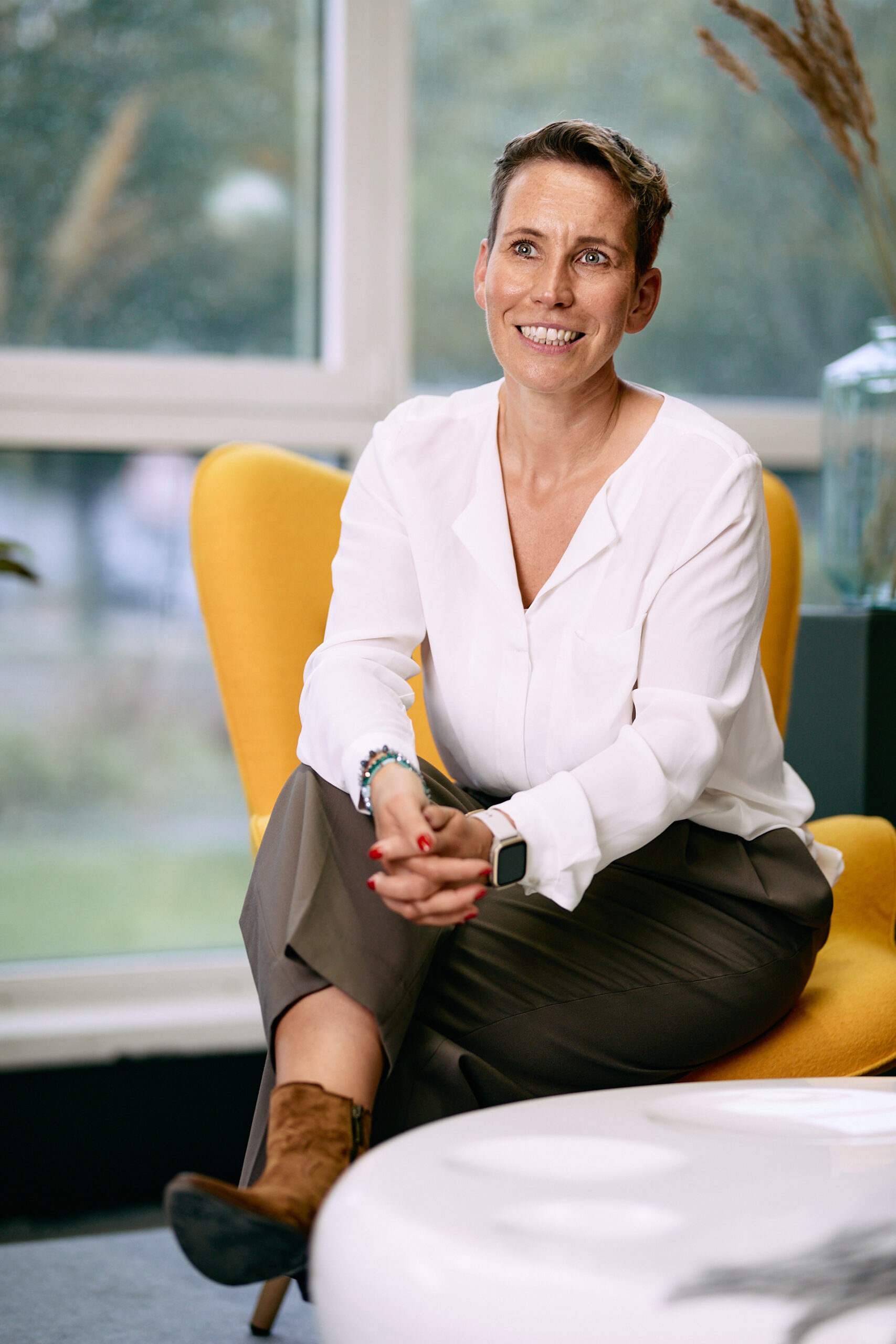 Coaching-Shooting – Sitzportrait im Sessel am Fenster