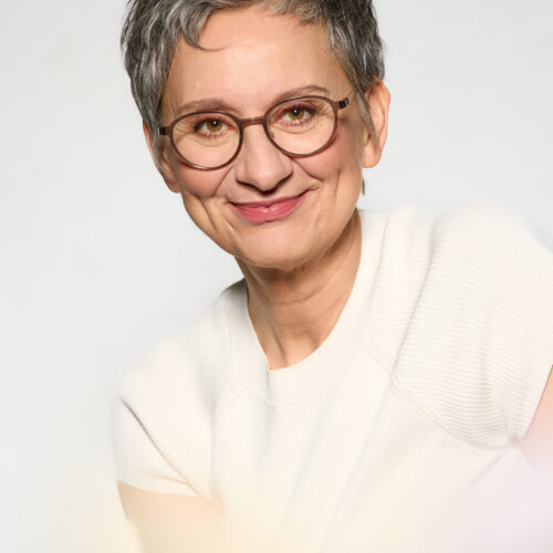 Personal-Branding-Shooting Eva Kräling – Nahaufnahme-Portrait mit warmem Gegenlicht