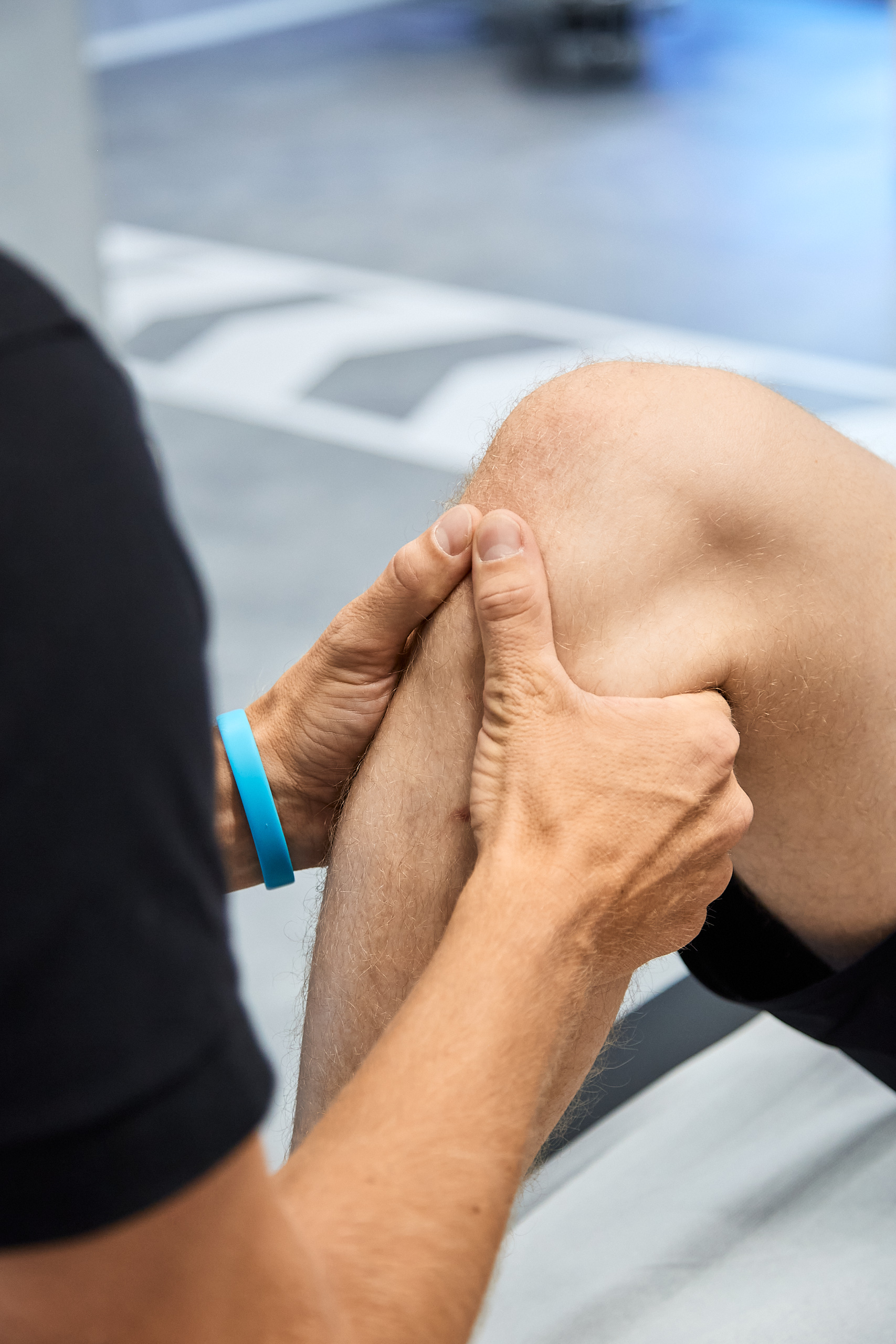 Ortho Sports Lab – Manuelle Untersuchung des Knies, Nahaufnahme